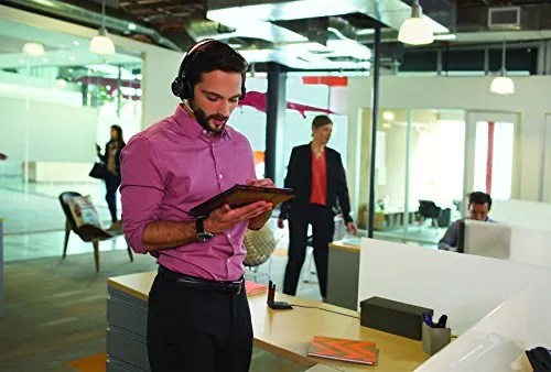 Voyager Focus UC Review: Business Bluetooth Headset image 2