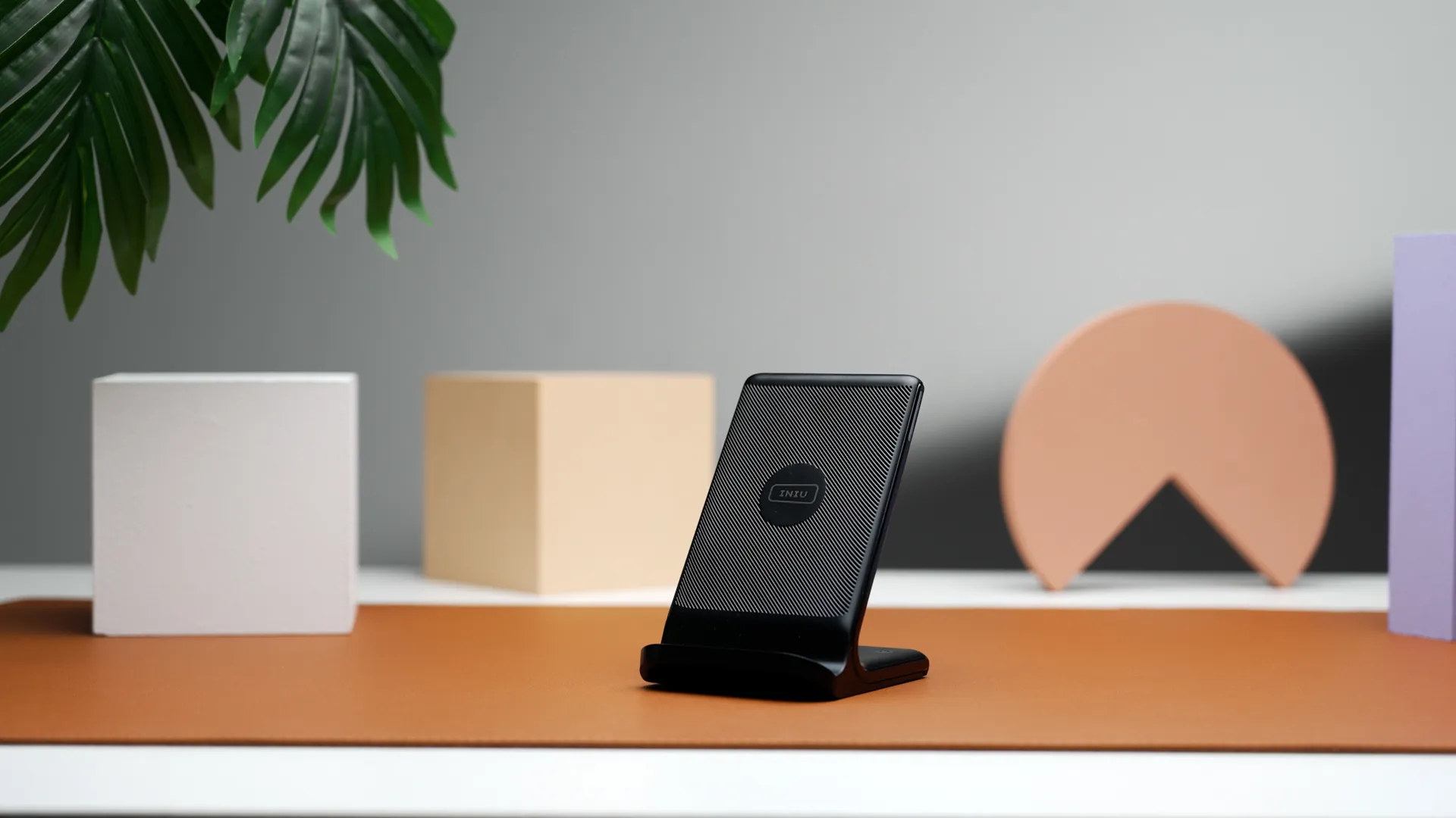 INIU Wireless Charger Station Review: 15W Qi Stand Ranked image 7